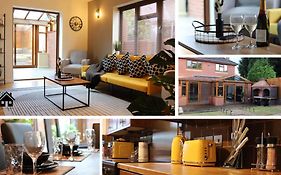 Cosy 3 Bedroom 2 Bathroom House With Parking